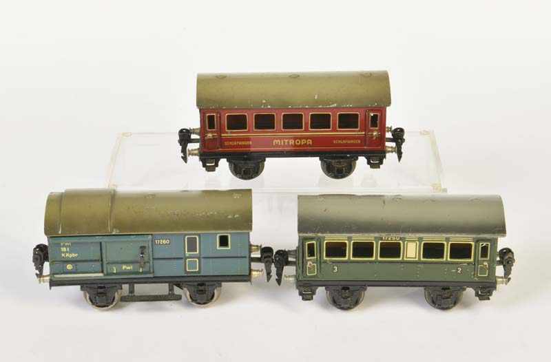 Märklin, 2 Passenger Cars + 1 Post Car 1726, Germany pw, gauge 0, min. paint d., otherwise good