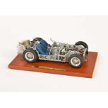 CMC, Maserati Tipo 61 1960 Birdcage Chassis Version, W.-Germany, 1:18, with wooden platform, C 1CMC,