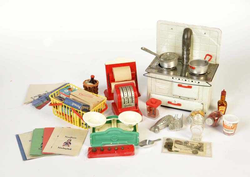 Doll's Cooker + extensive Accessories, W.-Germany, please inspectPuppenherd + umfangreiches Zubehör,