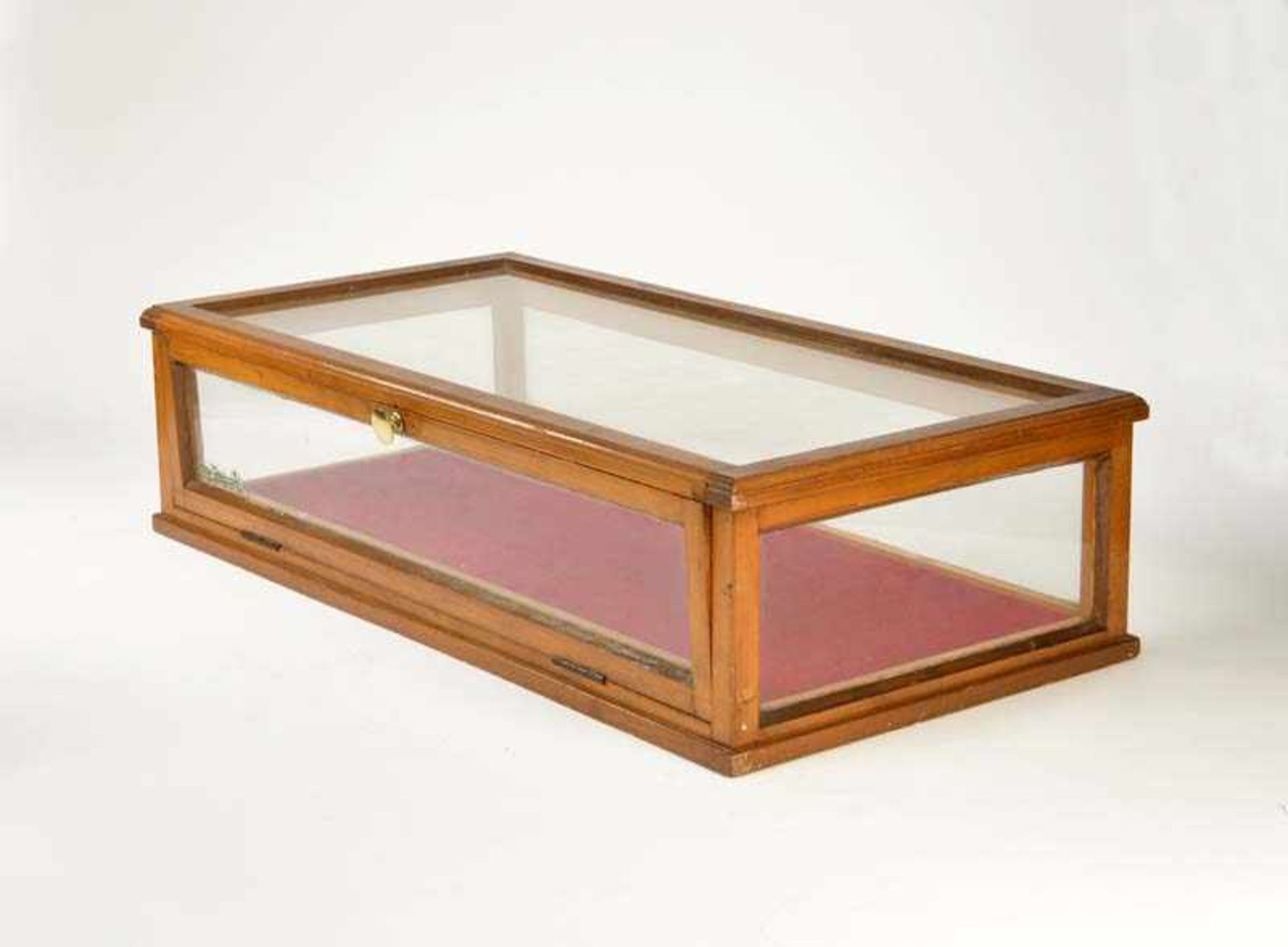 Wooden CabinetHolzvitrine, 81x42x21 cm,- - -21.50 % buyer's premium on the hammer price19.00 % VAT