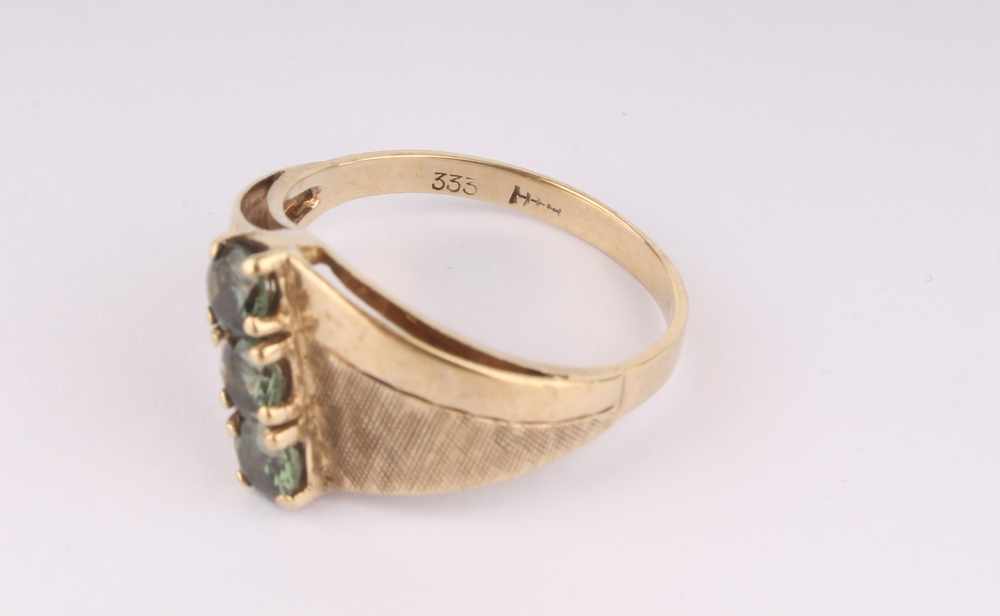 Smaragdring 333 Gelbgold, GG 333/000 Gelbgold, schöner Ring mit drei Smaragden, gestempelt 333, - Image 5 of 5