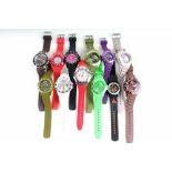 12 Armbanduhren, moderne Ausführungen, diverse Modelle und Firmen, u.a. ein Chronograph, ungetestet,