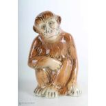 Sitzender Affe Porzellanfigur Aelteste Volkstedt Rudolstadt, Höhe 9 cm, am Boden gemarkt,