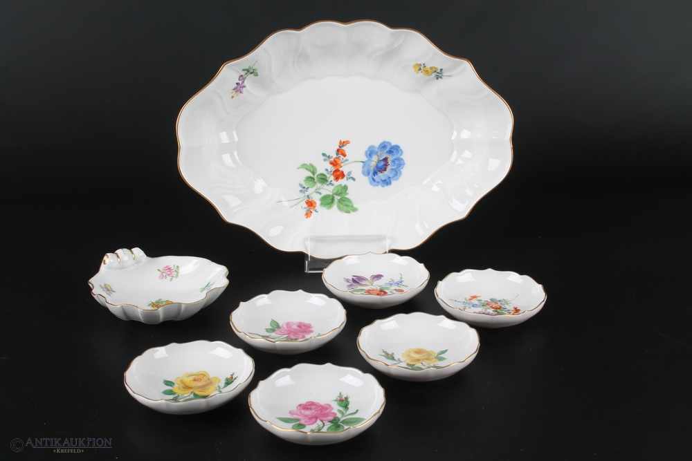 Meissen Schalen Konvolut,Porzellan, 8 Schalen mit polychromer Blumenmalerei, Goldrand, Unterglasur