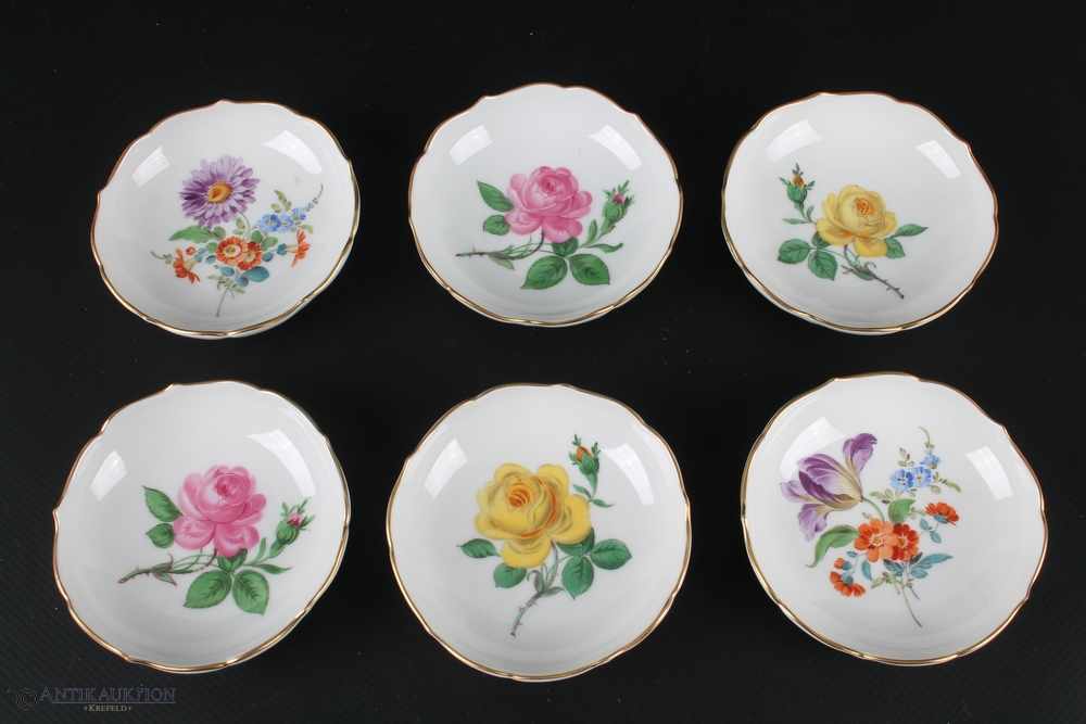 Meissen Schalen Konvolut,Porzellan, 8 Schalen mit polychromer Blumenmalerei, Goldrand, Unterglasur - Image 3 of 4