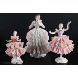 3 Dresdner Porzellanfiguren in Rüschenkleid,am Boden gemarkt, diverse Marken, Höhe 15 cm und