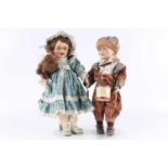 2 Charakter - Puppen von Cindy M. McClure, Junge mit Trommel und Mädchen,Höhe ca.. 45 cm, am