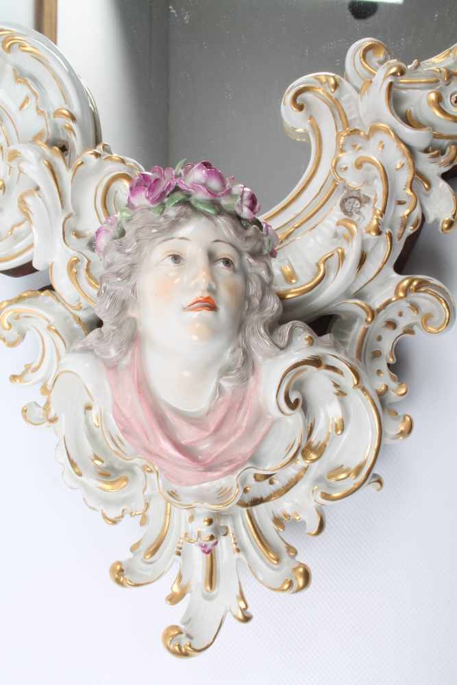 Meissen - großer Spiegelrahmen mit drei Putten, Höhe 90 cm x Breite 50 cm, Schwertermarke 1.Wahl, - Image 10 of 10