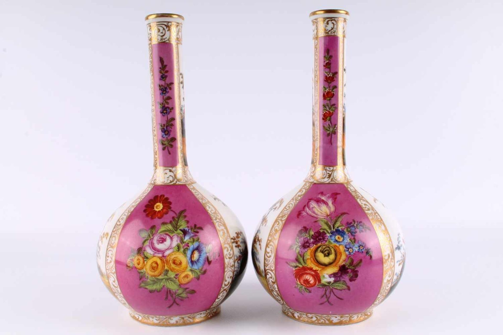 Vasenpaar Helena Wolfsohn,Paar Porzellanvasen in lila, polychrome Unterglasurmalerei mit Blumen - Bild 4 aus 7