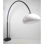 Große Bogenlampe Vintage,weisser Kunstoffschirm, schwarzes Metallgestell, Höhe bis 220 cm