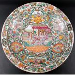 Riesige Schale D62cm, China, Porzellanschale polychrome Malerei, zentraler Medaillon mit großer