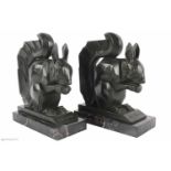 Max LE VERRIER (1891-1973) Paar Buchstützen als Eichhörnchen um 1925, Bookends shaped as mouflons