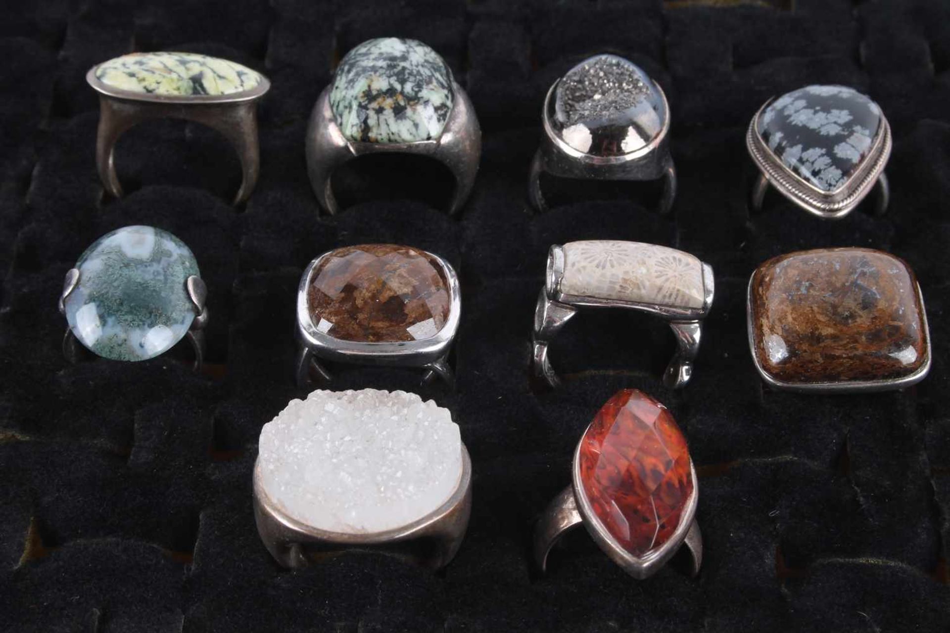 10 Silberringe, teils antik, 800-925 Silber, u.a. mit Farb- und Edelsteinen besetzt, verschiedene