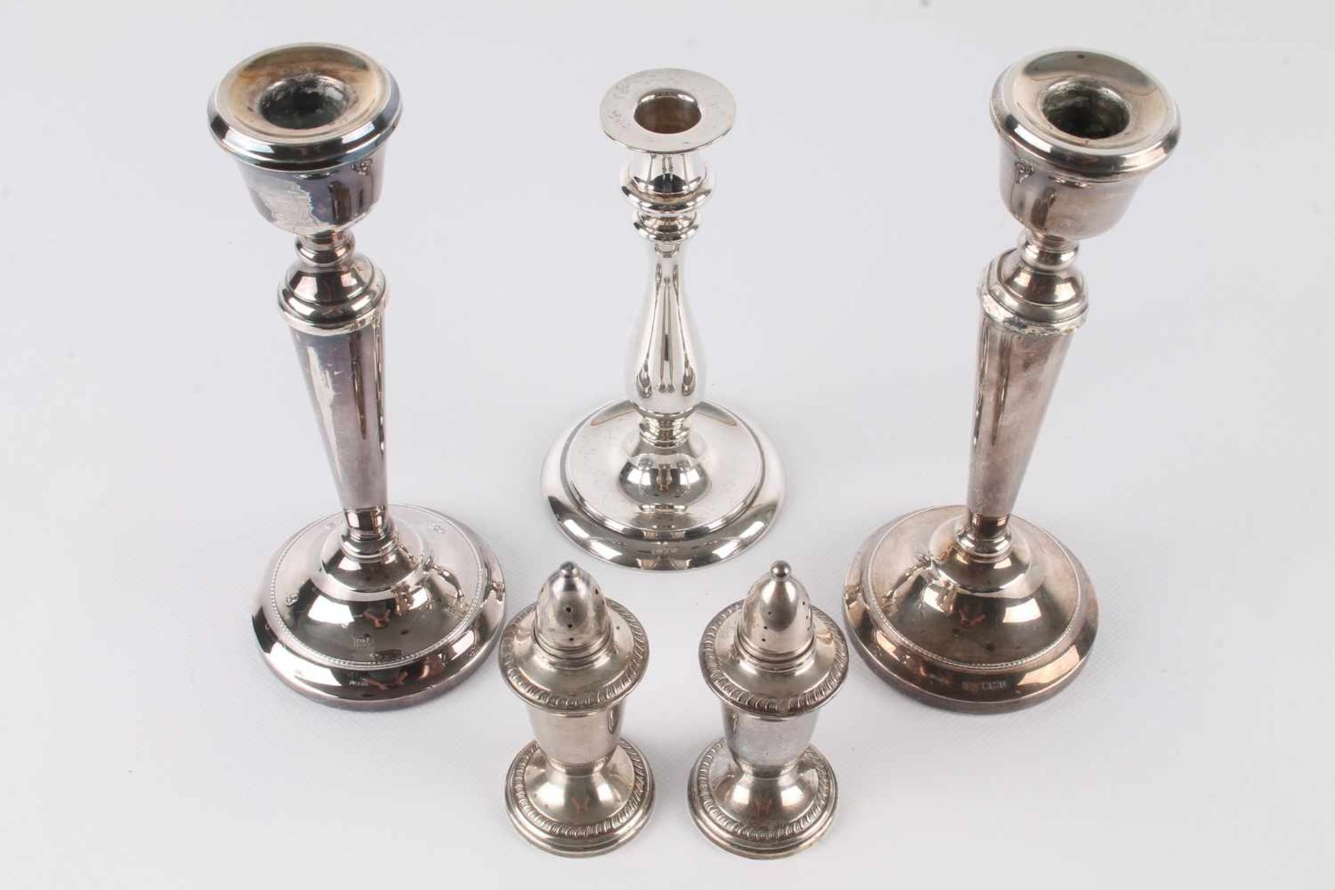 925 Silber Konvolut - Leuchter & Streuer,925 Sterling Silber, alle gefüllt, 3 Kerzenständer und 2 - Bild 2 aus 4
