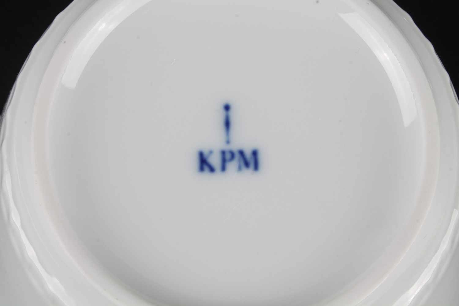 KPM Berlin Kurland Speiseservice - 6 Suppentassen, 6 Speiseteller, Salz- & Pfefferstreuer,Königliche - Image 2 of 2
