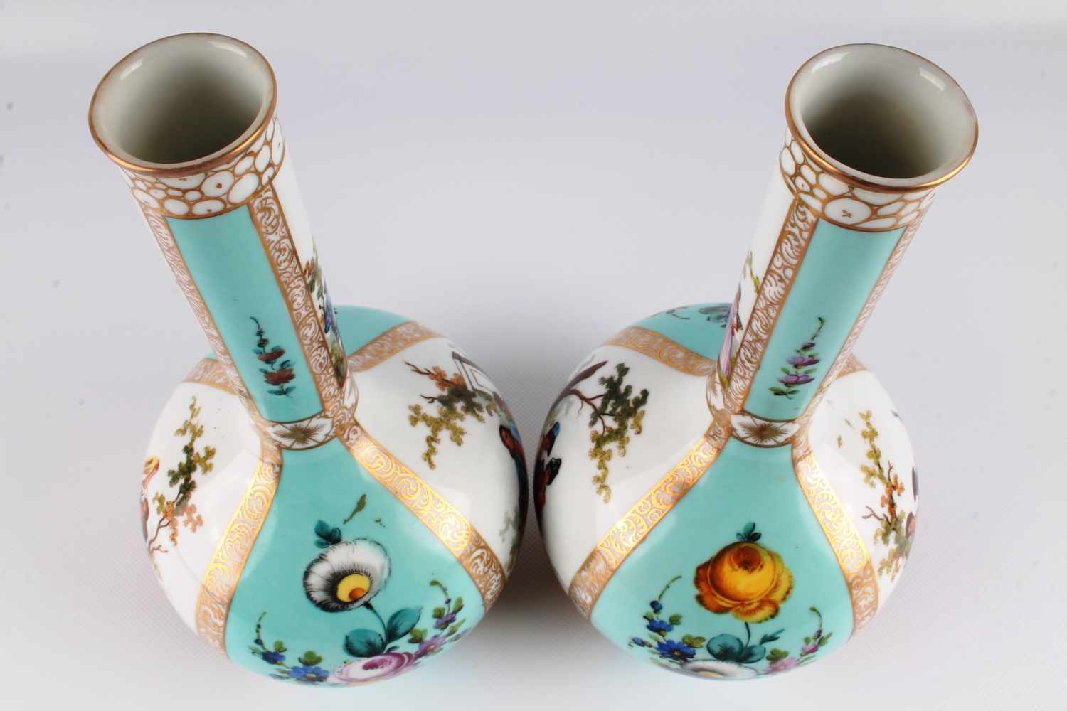 Vasenpaar Helena Wolfsohn,Paar Porzellanvasen, mintgrün, polychrome Unterglasurmalerei mit je zwei - Image 5 of 6