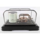 Art Deco Luft Barograph um 1930/40,Barograph innerhalb eines Glaskastens, Messung von Luftdruck,