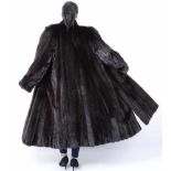 Blackglama Nerzmantel, Pelzmantel, Lang, Gr.42/44EXCLUSIVE BLACKGLAMA DARK RANCH MINK FUR COAT Size: