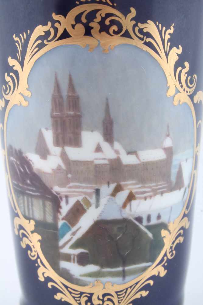 Meissen kobaltblaue Porzellan Vase mit Kathedralen-Motiv, Pfeifferzeit 1924 - 1934, Porzellanvase in - Image 3 of 5