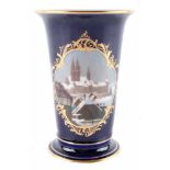 Meissen kobaltblaue Porzellan Vase mit Kathedralen-Motiv, Pfeifferzeit 1924 - 1934, Porzellanvase in