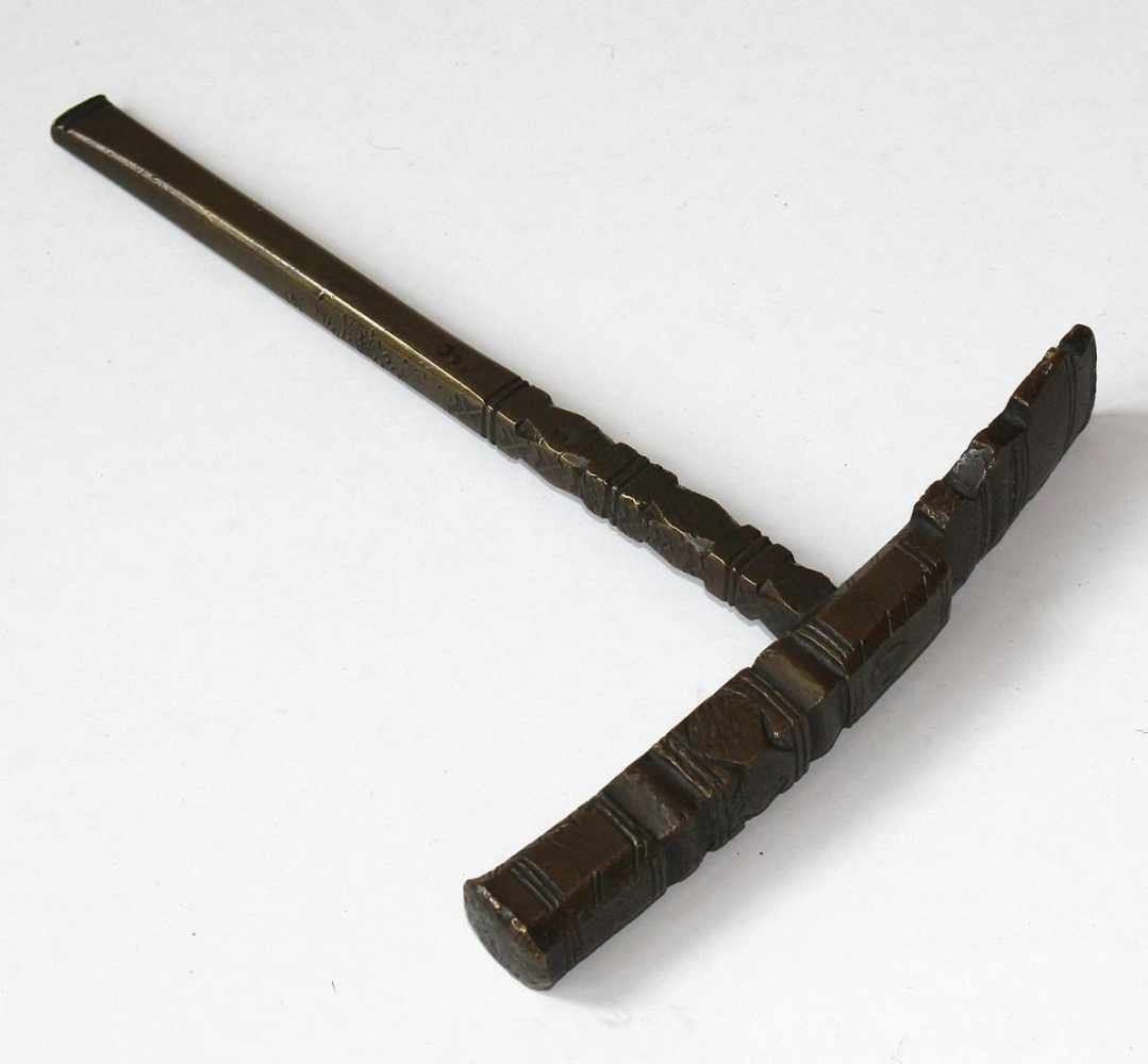 Zierhammer, Ritualhammerwohl um 1800. Messing fein bearbeitet u. ziseliert. Lange Schlagseite u. - Image 2 of 2