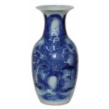 Balustervase.China, wohl Quing-Dynastie 18./19.Jhdt. Bauchige Vase mit trompetenförmigem Lipprand.