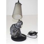 Tischlampe FaunJugendstil Frankreich um 1910. Auf Metallsockel montierte Metallskulptur. Kleiner