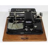 AEG Mignon Modell 4 Zeigerschreibmaschine. Bj. ca. von 1924-33. Maschine in optisch gutem Zust.