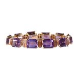 Amethystarmband 18k GGArmband 18k Gelbgold gestempelt, mit 10 Amethystcarees von je ca. 13 x 11 x