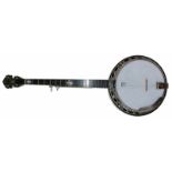 Deering John Hartford Banjo5-saitiges Banjo. Am Kopf mit John Hartford in Perlmutt intarsiert.