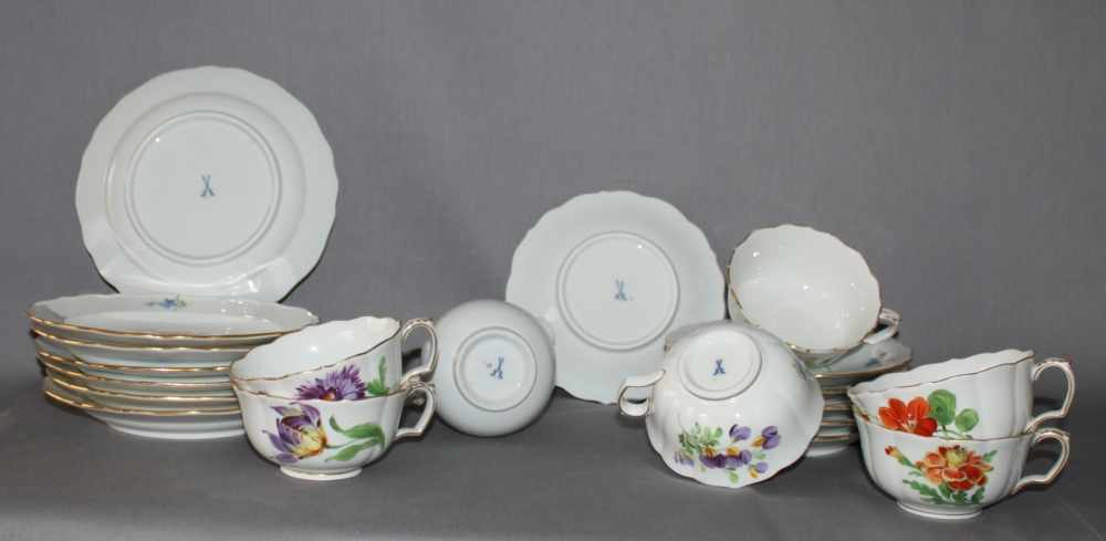 Porzellan. Meissen. 20 - teiliges Kaffeeservicemit polychromer Blumenverzierung: Bestehend aus einem - Image 2 of 2