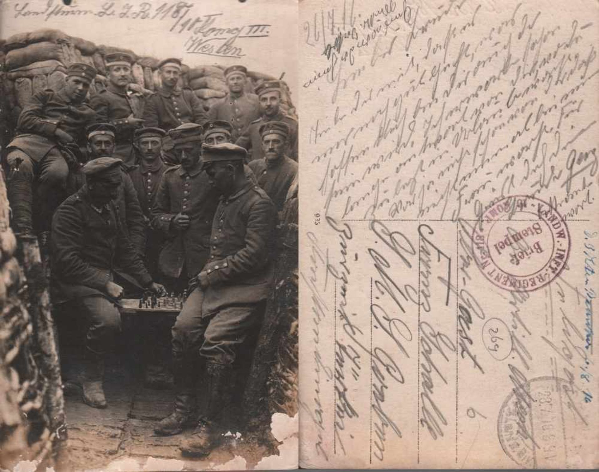 Postkarte.Schachspielszene im Schützengraben. Schwarzweiß - Fotopostkarte mit zwei Stempeln an Franz