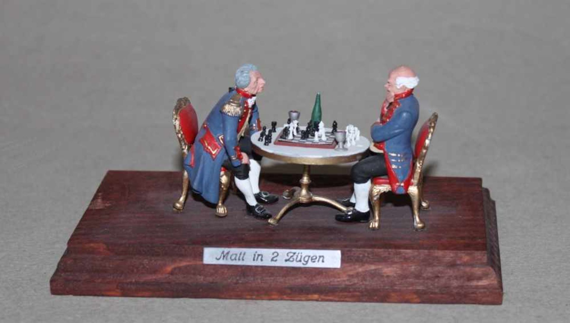 Europa. Deutschland. Zinnfiguren.Zwei Offiziere beim Schach "Matt in 2 Zügen". Zwei kleine bemalte