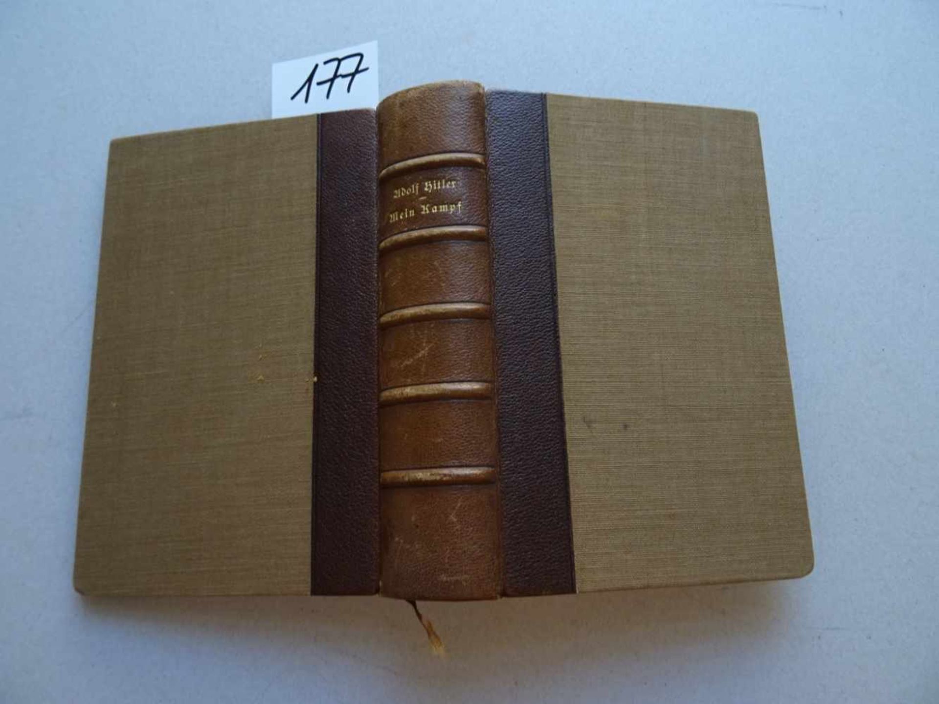 Nationalsozialismus.- Hitler, A.Mein Kampf. 2 Tle. in 1 Bd. 15. Aufl. München, Eher Nachf., 1933.