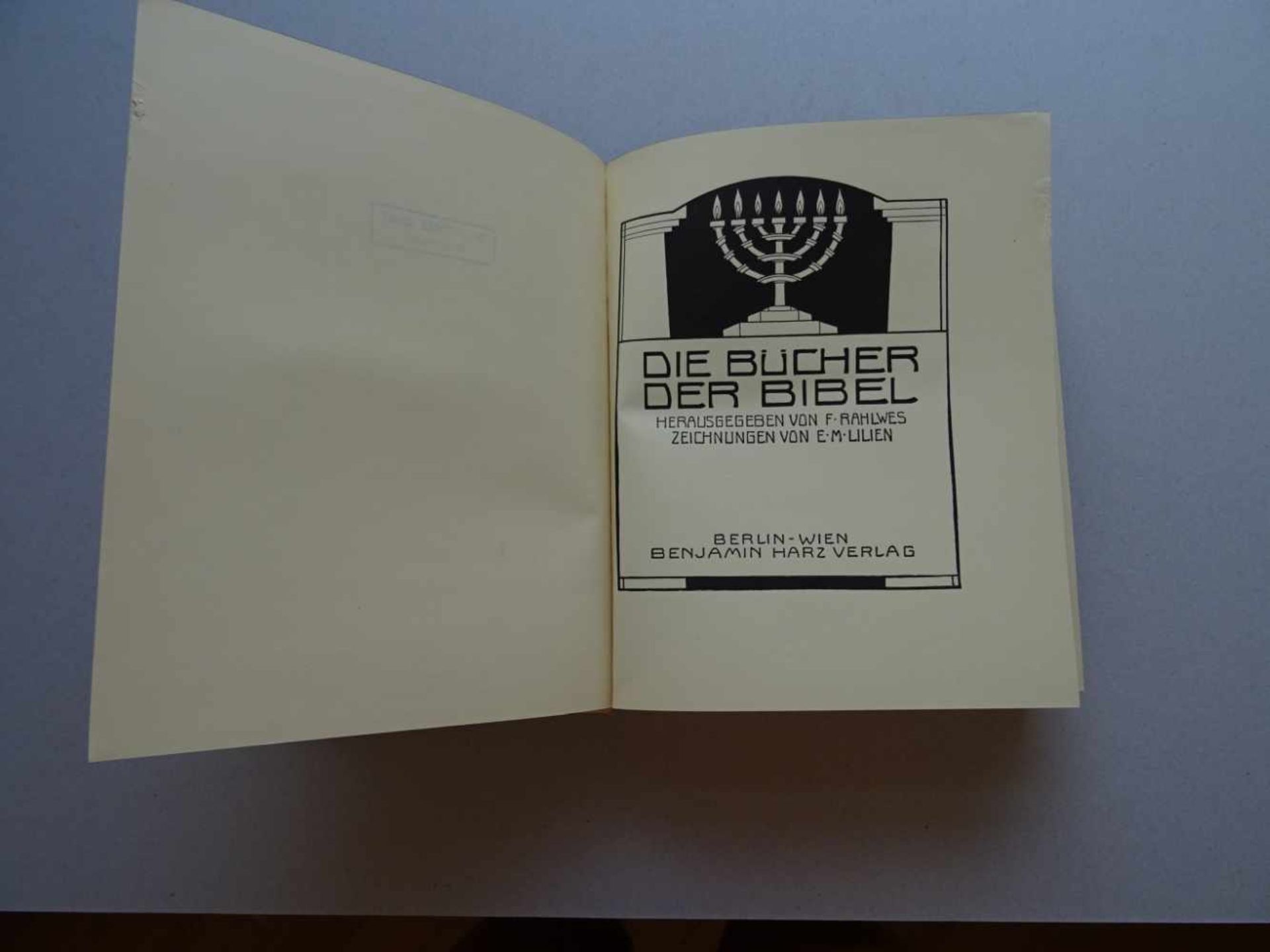 Judaica.- Rahlwes, F.(Hrsg.). Die Bücher der Bibel. Zeichnungen von E.M. Lilien. (2. Aufl.). Bde. I, - Image 2 of 5