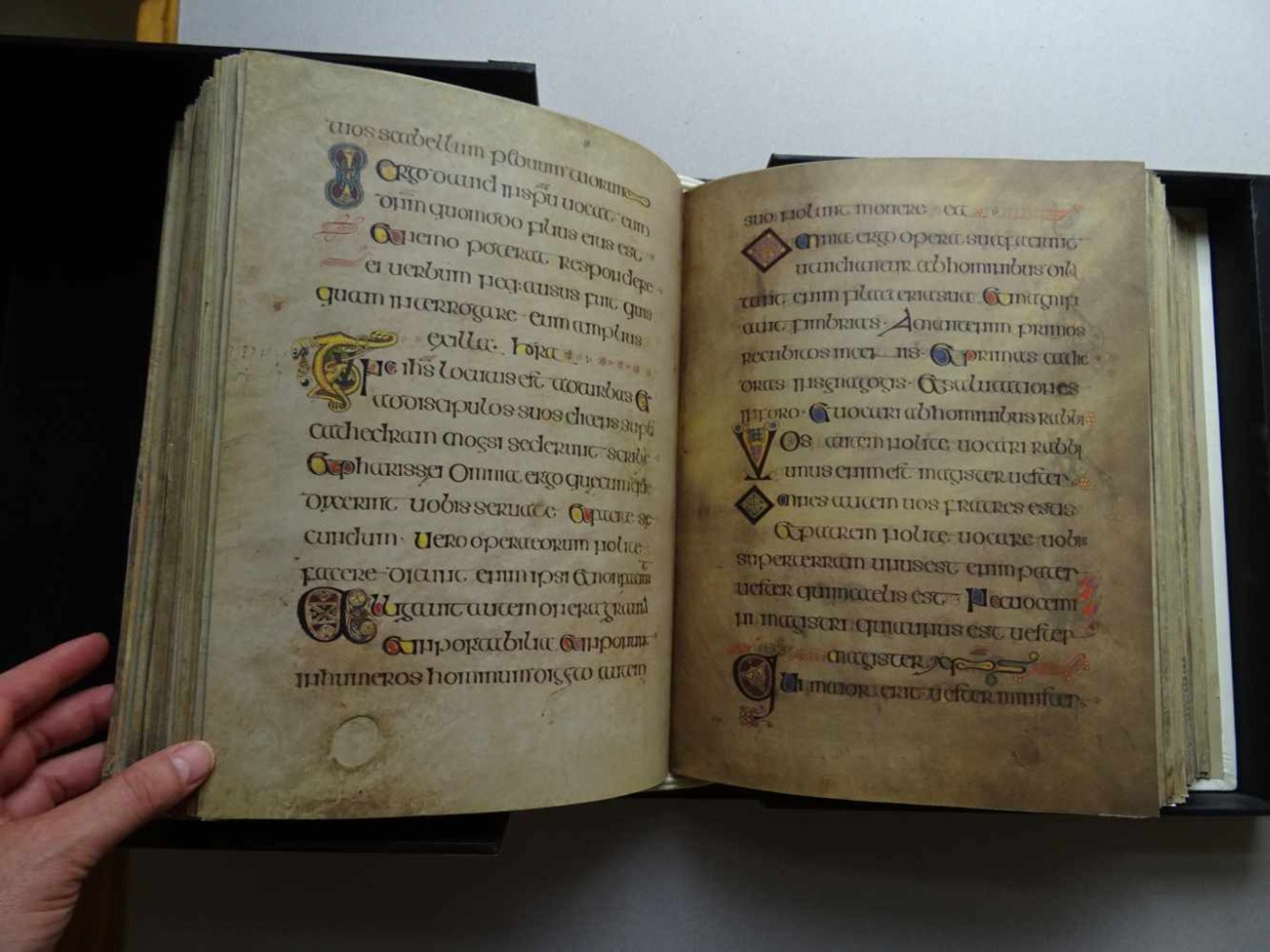 Faksimile.- Book of Kells.Luzern, Faksimile Verlag, 1990. Mit sehr zahlr. farbig faksimilierten - Bild 7 aus 8