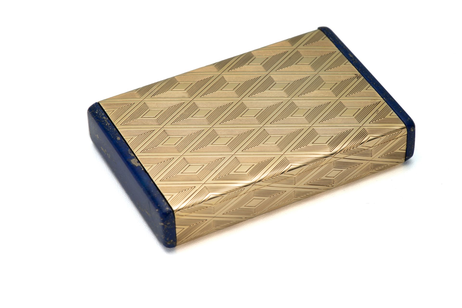 UNSIGNED, CIGARETTE BOX, YELLOW GOLD AND LAPIS-LAZULI. Very fine and rare 14k yellow [...]