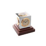 HERMÈS, REF. 141, DESK CLOCK, STAINLESS STEEL, GILT BRASS AND LEATHER . Interesting [...]
