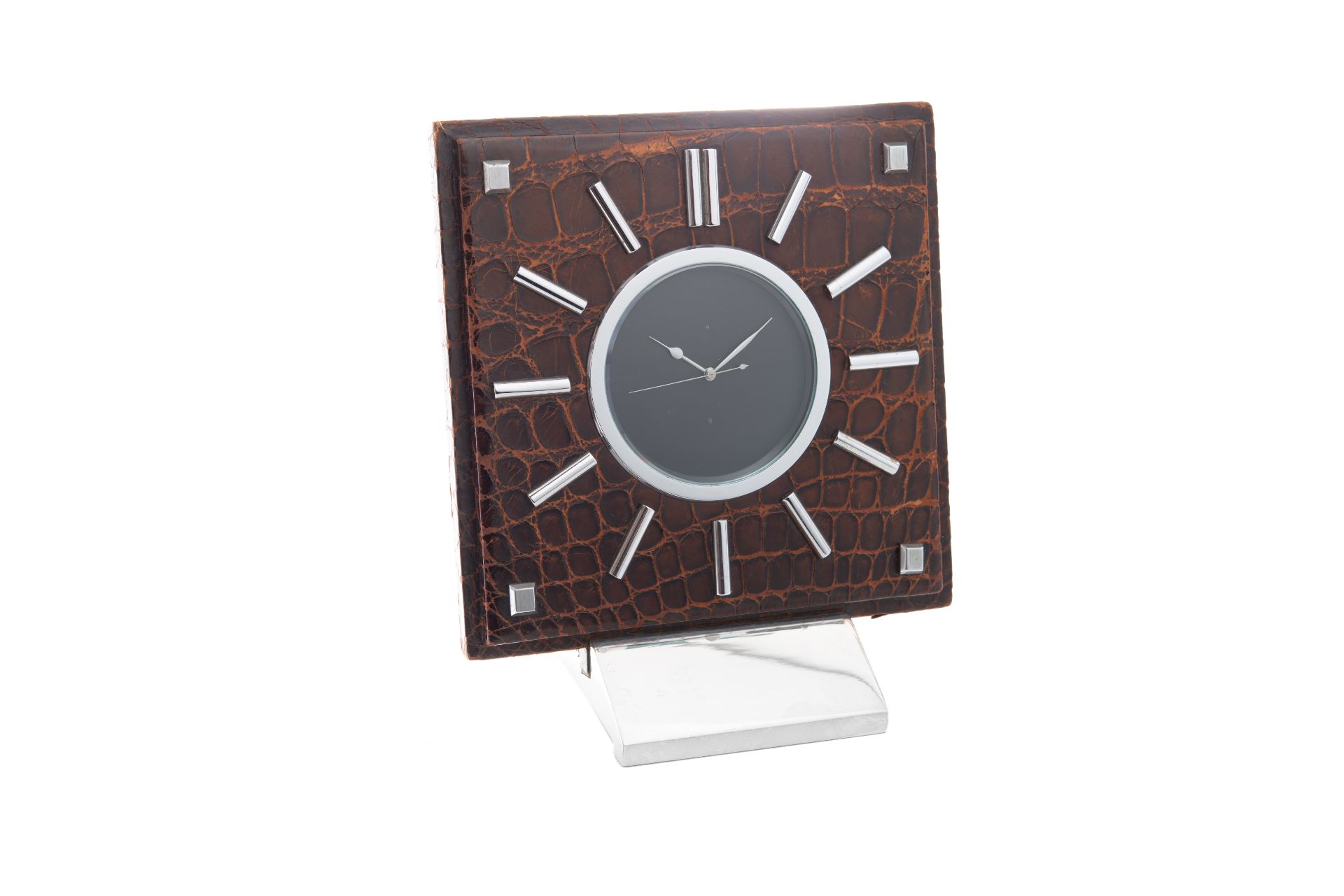 LECOULTRE, DESK CLOCK, STEEL AND LEATHER . Interesting stainless steel and leather [...]