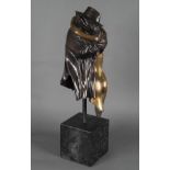 Bruno Bruni (geb. 1935). Amanti. Bronze, verso am Mantelsaum sign., Aufl. 197/390, auf