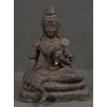 Sitzender Buddha auf Sockel. Metall, H=46 cm.