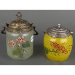 Zwei Jugendstil-Eisbehälter. Deutsch um 1900. Gefärbtes Glas mit buntem Floraldekor und