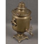 Samovar. Russland 19. Jh. Messing, auf der Wandung gepunzt, H=56 cm, B=30 cm, T=37 cm.