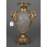 Empire-Vase. Russland um 1820. Farbloses Glas, geschliffen, mit feuervergoldeter Bronzemontur, H=