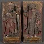 Zwei Reliefs mit Heiligendarstellung. Deutsch 18. Jh. Massivholz, geschnitzt und bunt gefasst, 55