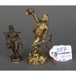 Zwei Figuren: Mann mit Pickel und Lastenträger. Deutsch 20. Jh. Zinn, bronziert, H=6,5 / 9,7 cm.