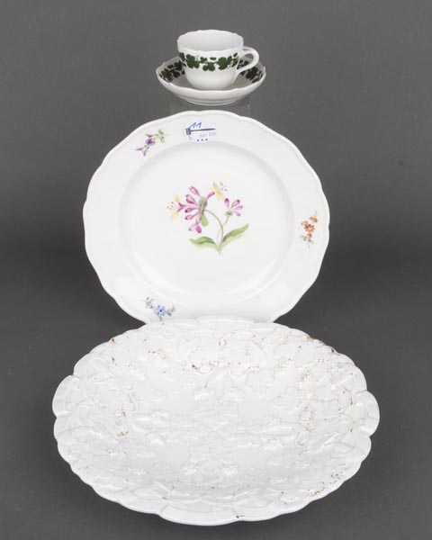 Mokkatasse mit Unterschale, Teller und Schale. Meissen 19./20. Jh. Porzellan, teilw. bunt bemalt,