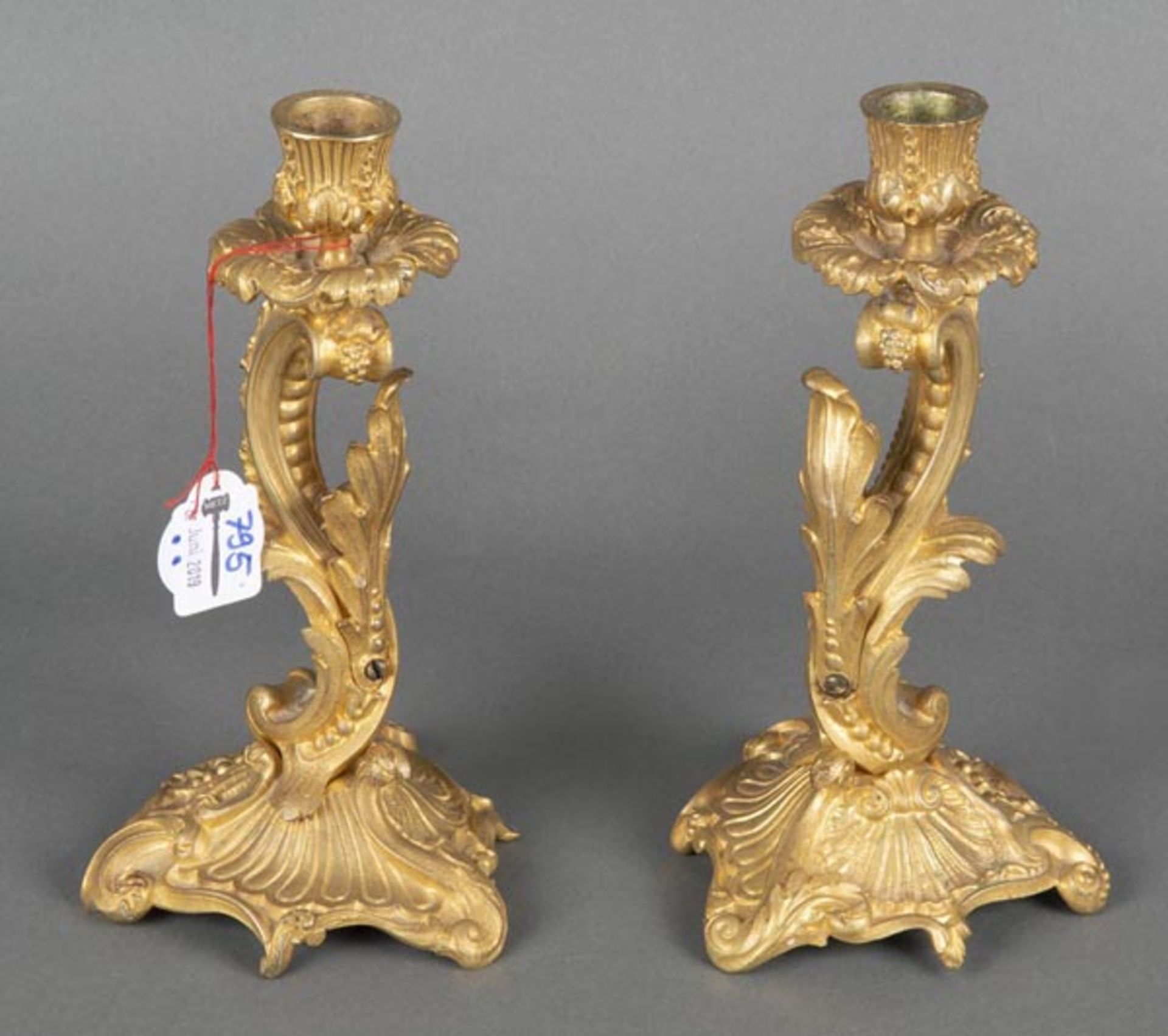 Paar Historismus-Kerzenleuchter. Deutsch 19. Jh. Bronze, vergoldet, H=22 cm.