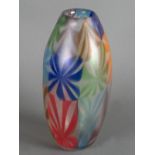 Vase. Murano. Farbloses Glas, mit eingeschmolzenen, bunten Strahlen, H=30 cm.