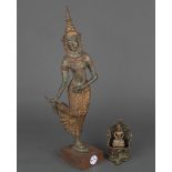 Tempeltänzerin und Buddha auf Thronsessel. Südostasien. Bronze, H=9 bis 52,7 cm.